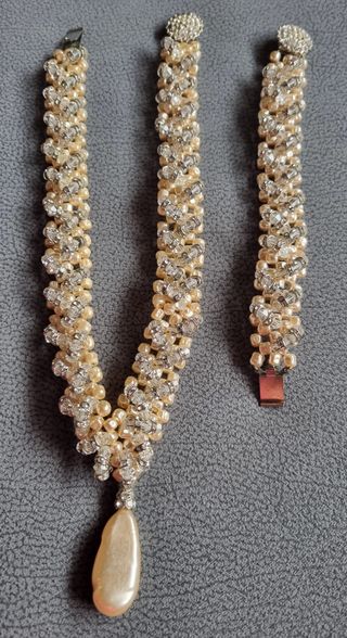 Conjunto de collar y pulsera de pedrería