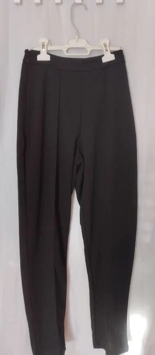 Conjunto pantalón  chaleco negro y camisa blanca