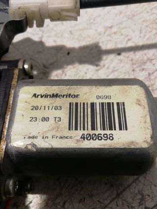MOTOR ELEVALUNAS DELANTERO DERECHO NISSAN ALMERA (N16/E)