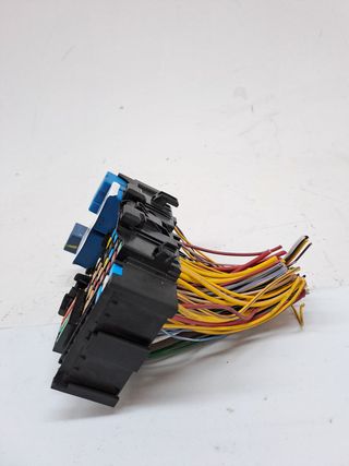 CAJA RELES / FUSIBLES DACIA SANDERO (3)