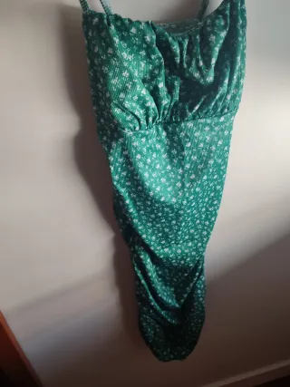 Vestido verde floral ajustado