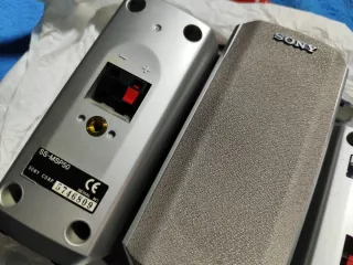 4 altavoces Sony satélite grises