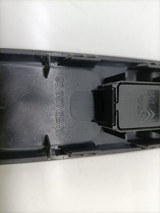 MANDO ELEVALUNAS DELANTERO DERECHO PEUGEOT 3008 (4)