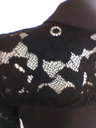 Vestido negro encaje y crepé manga larga