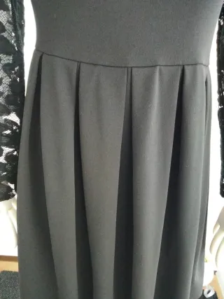 Vestido negro encaje y crepé manga larga