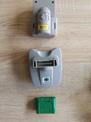 Nintendo 64 grigio con controller, memoria e 3 giochi.