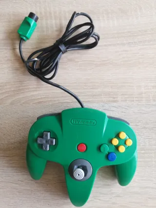Nintendo 64 grigio con controller, memoria e 3 giochi.