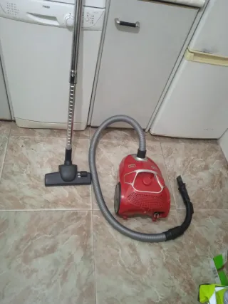 ASPIRADORA ROJA MARCA ROWENTA COMPACT POWER 
