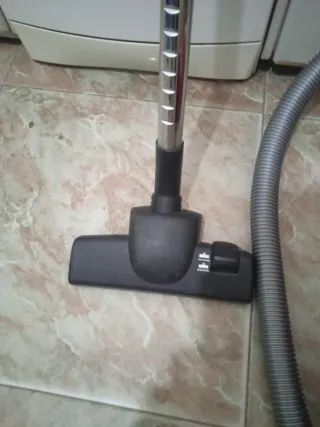 ASPIRADORA ROJA MARCA ROWENTA COMPACT POWER 
