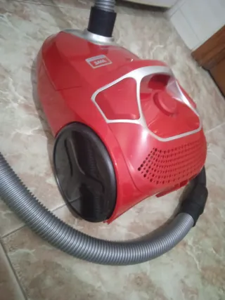 ASPIRADORA ROJA MARCA ROWENTA COMPACT POWER 