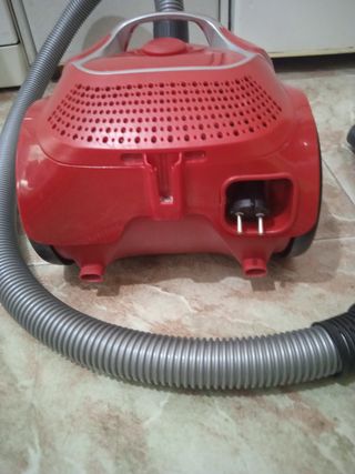 ASPIRADORA ROJA MARCA ROWENTA COMPACT POWER 