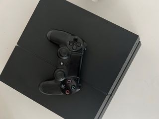 PS4 + 2 Juegos + 1 Mando