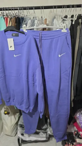Conjunto chándal Nike marrón