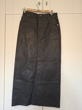Falda tubo polipiel negra Zara