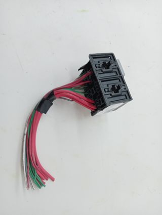 CAJA RELES / FUSIBLES SMART FORFOUR (4)