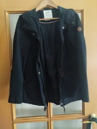 Chaqueta ONLY mujer con capucha negra