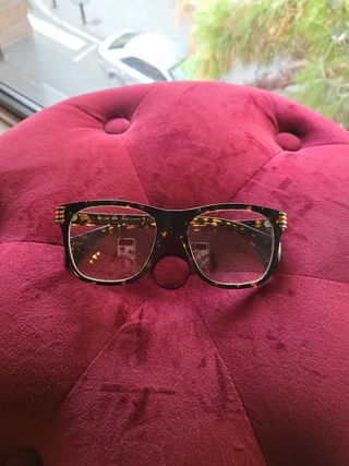 Gafas de diseño tortuga y oro