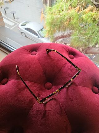 Gafas de diseño tortuga y oro