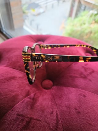 Gafas de diseño tortuga y oro