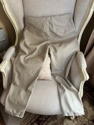 Pantalón polipiel mujer Bershka Talla L