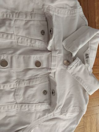 Giacca jeans bianca H&M
6-7 anni
