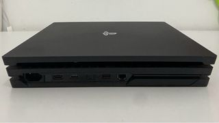 PS4 Pro 500GB + 2 mandos + 3 Juegos