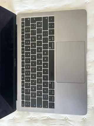 Apple MacBook A1932 Plata