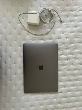 Apple MacBook A1932 Plata
