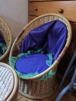 Mesa y sillones de mimbre