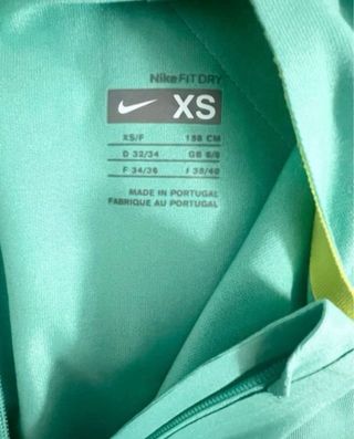 Talla XS. Camiseta deportiva de mujer NIKE 