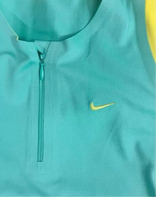 Talla XS. Camiseta deportiva de mujer NIKE 