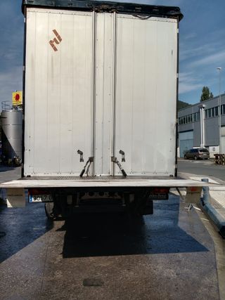 CAMIÓN MERCEDES-BENZ AXOR BUEETEC4 1833 2008