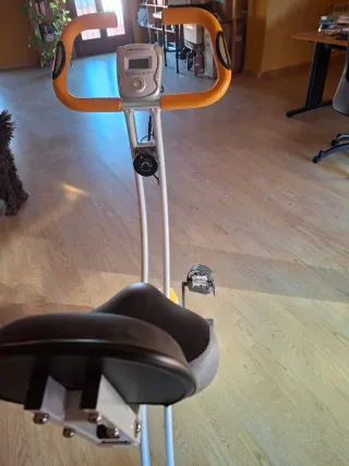 Bicicleta Estática Blanca y Naranja