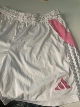 Pantalón corto deportivo Adidas blanco y rosa