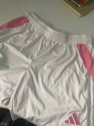 Pantalón corto deportivo Adidas blanco y rosa