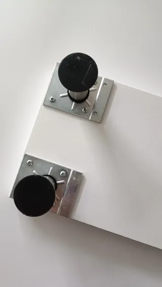 Base o mesa para monitor. 