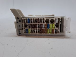 CAJA RELES / FUSIBLES TOYOTA YARIS (13)