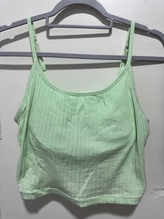 Top verde menta de tirantes