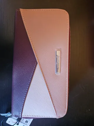 Cartera Stradivarius rosa y morada