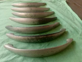 Tiradores de cocina plateados de 128 milímetros. 