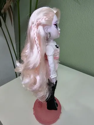 Rainbow High Karla Choupette Muñeca