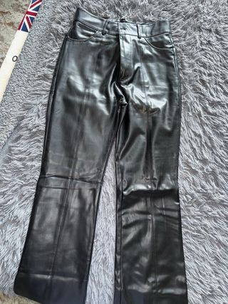 Pantalón efecto piel Zara