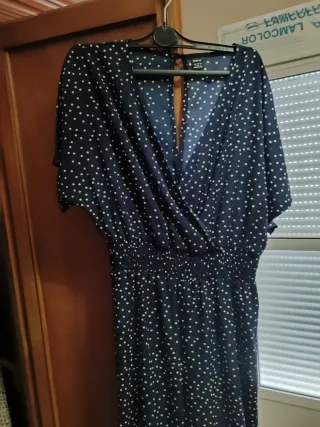 Mono azul con lunares blancos