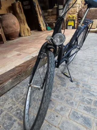 Bicicleta de paseo negra