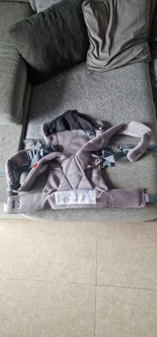 Mochila portabebés gris 