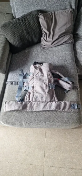 Mochila portabebés gris 