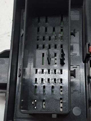CAJA RELES / FUSIBLES OPEL INSIGNIA BERLINA (8)