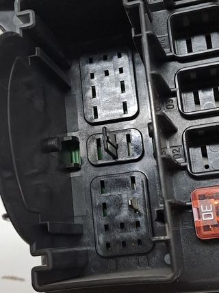 CAJA RELES / FUSIBLES OPEL INSIGNIA BERLINA (8)