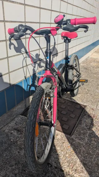 Bicicleta BTWIN 20 Rosa y Negra