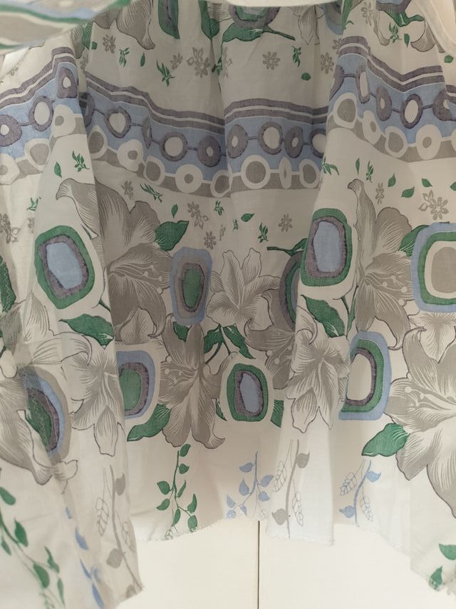 Blusa hecha a mano con volantes